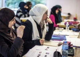 از ورود مادران محجبه به مهدکودکی در فرانسه جلوگیری شد