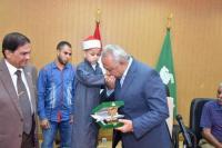 تکریم کوچکترین قاری و حافظ قرآن در مصر