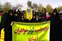 اساتید و طلاب مدرسه علمیه خواهران کوثر آباده در راهپیمایی 13 آبان شرکت کردند