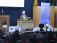 دنیای غرب می خواهد زن را به شاکله مردوارگی سوق دهد