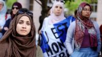 قانون منع نمادهای مذهبی مانع پیشرفت دختران مسلمان کانادا میشود
