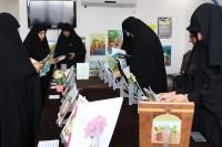 نمایشگاه محصولات فرهنگي مهدوی در حوزه علميه خواهران برپا شد