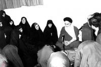 نگاه متعالی امام خمینی(ره) به زنان در مقابل دو نگاه غربگرا و تحجرگرا
