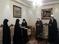 مدیر حوزه علمیه خواهران استان اردبیل با حضور در منزل اساتید از زحماتشان تجلیل کرد