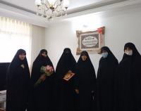دیدار سرپرست حوزه علمیه خواهران استان قم با خانواده شهید پورحسین