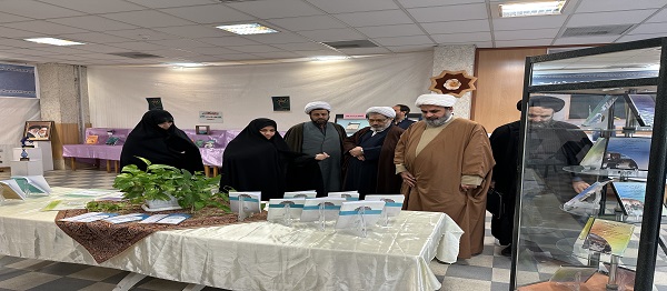 بازدید از نمایشگاه هفته پژوهش مدرسه معصومیه قم