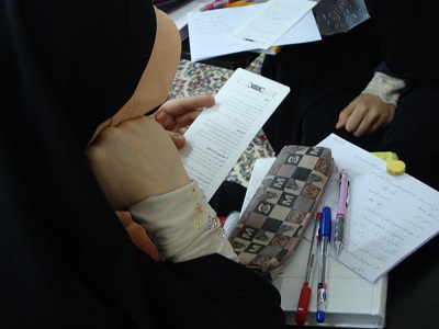 ایستگاه مطالعه کتاب (مسابقه)
طلاب به مدت پنج دقیقه به مطالعه فلش کارت هایی با عنوان «سلوک عاشورایی» از مجموعه سخنرانی های حاج آقا مجتبی تهرانی پرداخته و سپس در مدت زمان یک دقیقه خلاصه ای از آنچه مطالعه کرده اند را بر روی کاغذ می نویسند. بهترین و جامع ترین خلاصه نوشته شده؛ برنده جایزه خواهد شد. 