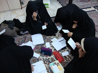 ایستگاه مطالعه کتاب (مسابقه)
طلاب به مدت پنج دقیقه به مطالعه فلش کارت هایی با عنوان «سلوک عاشورایی» از مجموعه سخنرانی های حاج آقا مجتبی تهرانی پرداخته و سپس در مدت زمان یک دقیقه خلاصه ای از آنچه مطالعه کرده اند را بر روی کاغذ می نویسند. بهترین و جامع ترین خلاصه نوشته شده؛ برنده جایزه خواهد شد. 
