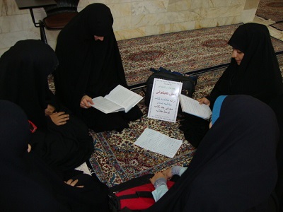 برگزاری «محفل کتابخوانی»
در این برنامه طلابی که کتابی را مطالعه کرده به بیان خلاصه ای از آن می پردازد و در خاتمه تعدادی از کتبی را که با آنها آشنایی داشته برای طلاب دیگر معرفی می نماید.
