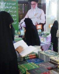 یزد بازدید طلاب مدرسه ی علمیه ی حضرت سید الشهدا ع یزد از سومین نمایشگاه کتاب تخصصی حوزه علمیه خواهران استان