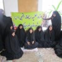 مادران شهدا یادگاران فرزندان شهیدشان هستند