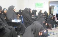 کسی که در دفاع از حق سکوت کند شیطان است 