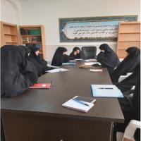 سمنان میزگردارائه آثار علمی با تاکید بر نشریات پژوهشی در مر کز پژوهشی رحیق مختوم سمنان