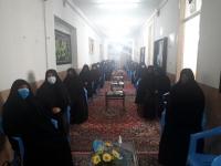 به مناسبت آغاز سال تحصیلی جدید نشستی فرهنگی با حضور خانم هاجر رفیعی، سخنران وکارشناس حوزوی،و همچنین فخرالسادات ذبحی، مدیر مدرسه علمیه ریحانه الرسول(سلام الله علیها) یزد در جمع طلاب این مدرسه برگزار شد.