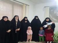 دیدارمدیریت حوزه علمیه خواهران استان همدان با مادر جوان دارای چهار فرزند، به مناسبت هفته جمعیت