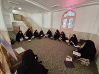 تصاویر/ برگزاری کلاس روان‌خوانی قرآن کریم طلاب خواهر اردکانی در فضای معنوی مسجد