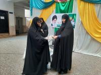 تجلیل از استاد پژوهش و تحقیق مدرسه علمیه حضرت رقیه(س) برازجان