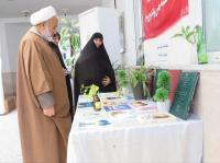 بازدید امام جمعه از نمایشگاه دستاوردهای پژوهشی طلاب مدرسه علمیه حضرت رقیه(س) برازجان