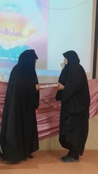 تجلیل از پژوهشگر در جشن پژوهش مدرسه علمیه فاطمه الزهرا (س) اردکان 