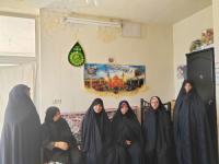 دیدار کادر مدرسه فاطمیه نجف آباد از خانواده طلبه آسیب دیده در جنگ رمضان