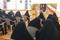 بازخوانی حماسه‌های دفاع مقدس و تبیین معادلات سیاسی روز در نشست بصیرتی حوزه علمیه الزهرا سلام‌الله‌علیها کازرون.